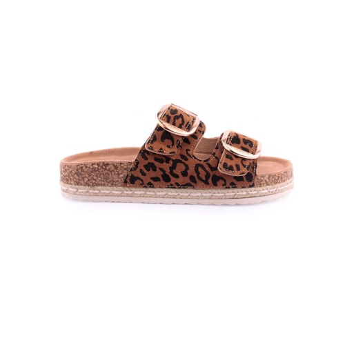 Chinelo ISTERIA